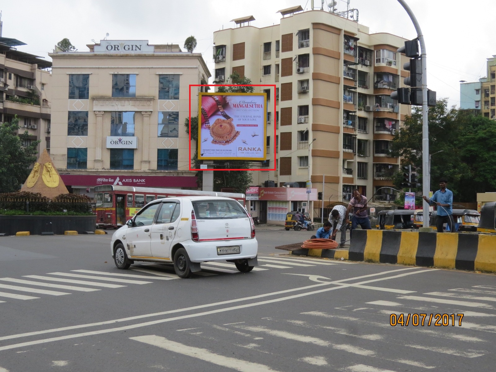 Pioneer Advertising Thane Hiranandani Meadows Junction Hoarding